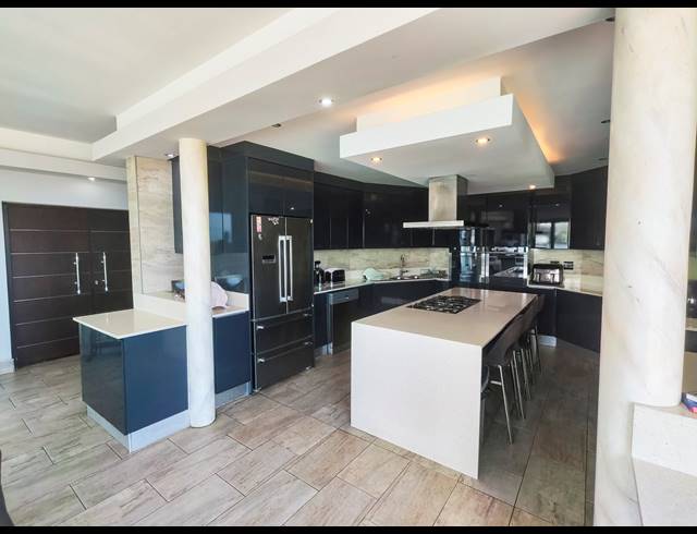 6 BEDROOM HOUSE FOR SALE IN BLUFF